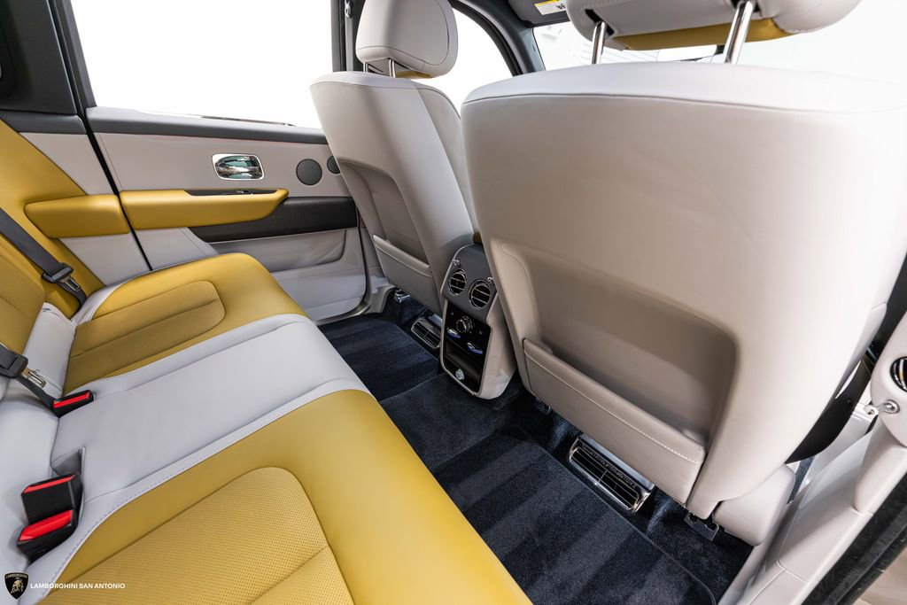 Used 2025 Rolls-Royce Cullinan w/ Dynamic Package image 33
