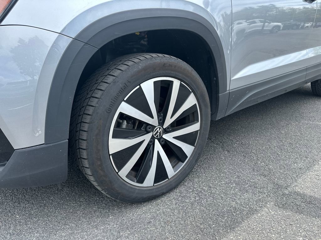 Used 2022 Volkswagen Taos SE AWD/4WD image 2