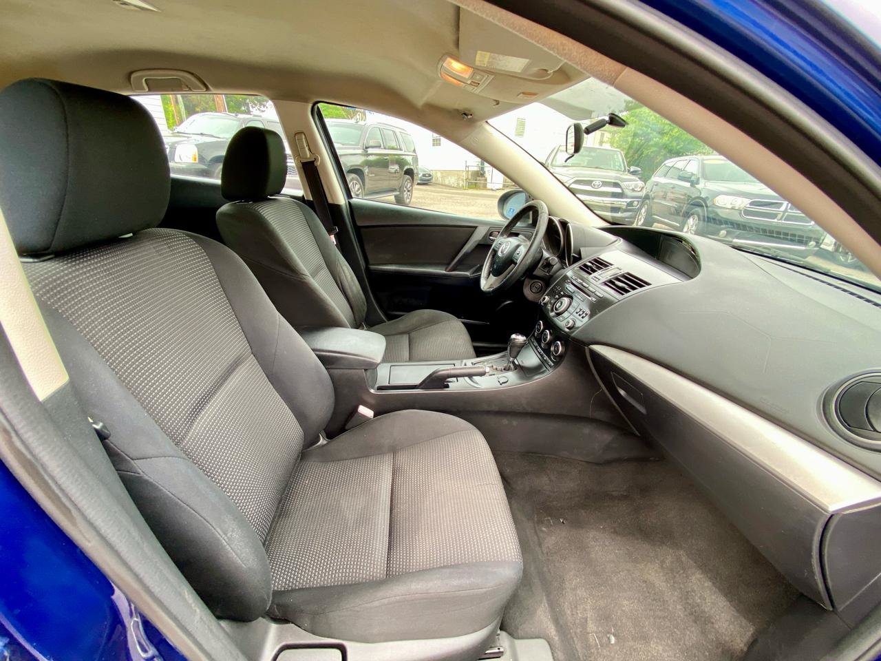 Used 2013 MAZDA MAZDA3 i Touring FWD image 9