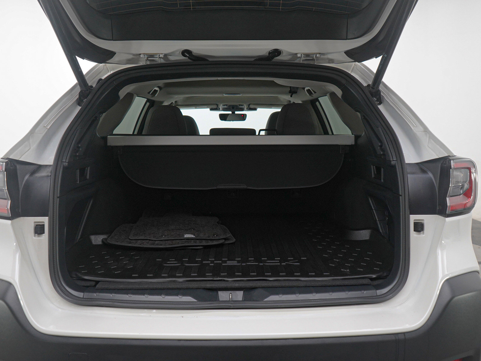 Used 2024 Subaru Outback Premium image 16