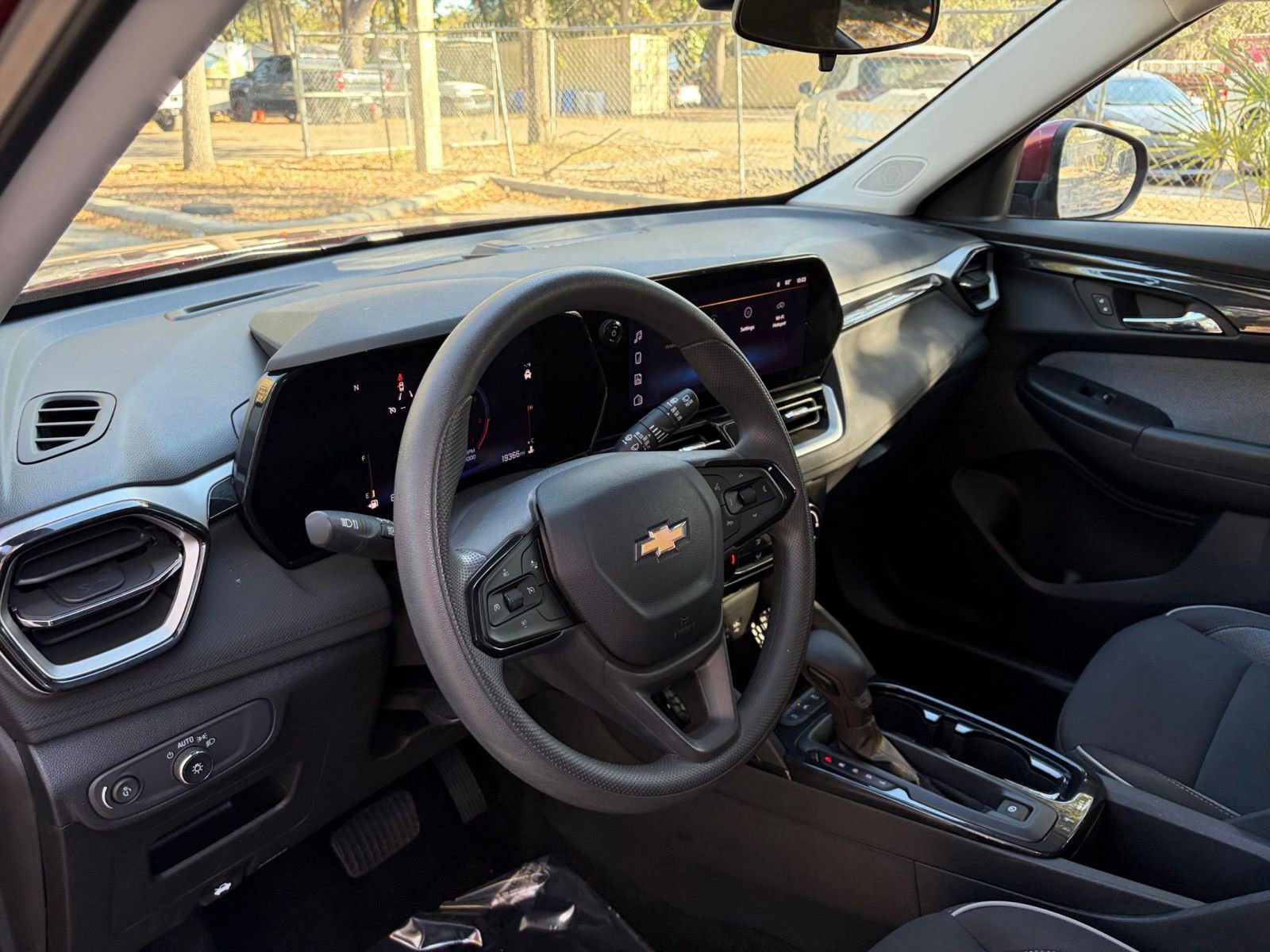 Used 2025 Chevrolet TrailBlazer LT image 30