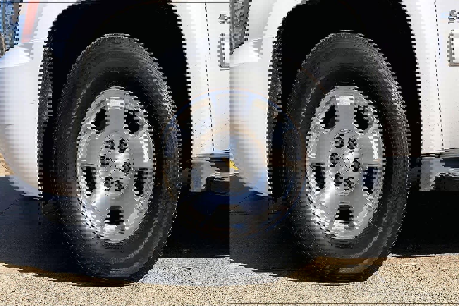 Used 2013 Chevrolet Suburban LT w/ Luxury Package image 8