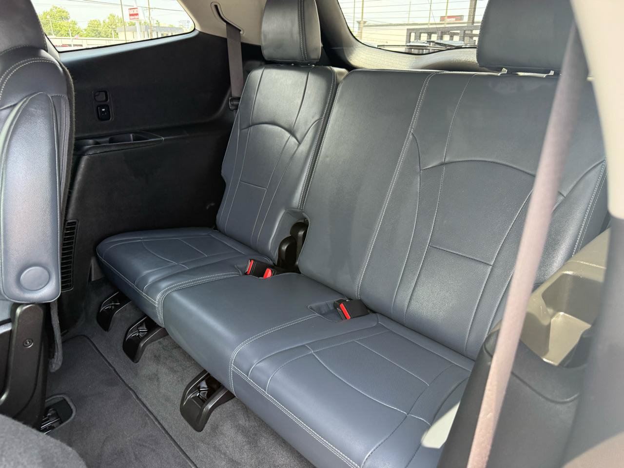 Used 2019 Buick Enclave Essence w/ LPO, Sport Appearance Package FWD image 15