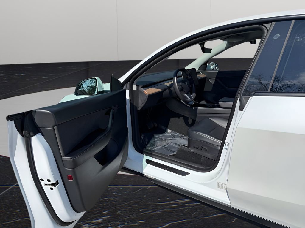 Used 2021 Tesla Model Y Long Range image 13