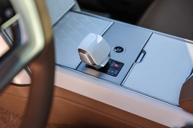 New 2025 Land Rover Range Rover SV image 21