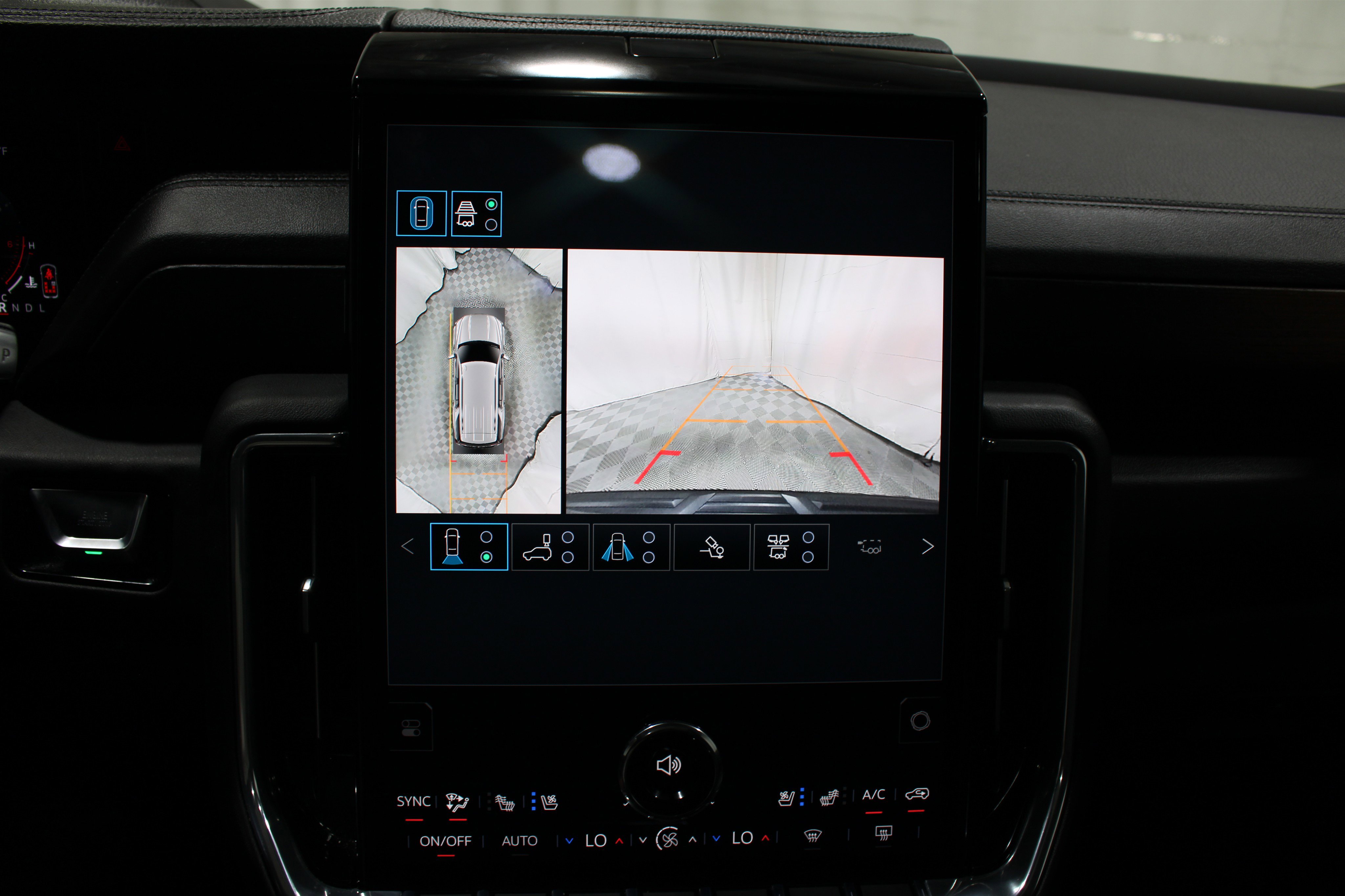 Used 2025 GMC Yukon Denali w/ Denali Reserve Package image 16