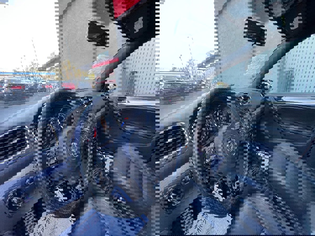 Used 2012 Volkswagen Golf R 4-Door image 9