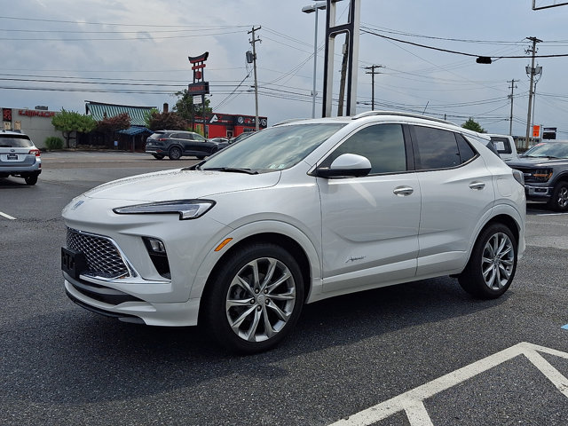 Used 2025 Buick Encore GX Avenir w/ Avenir Technology Package FWD image 3