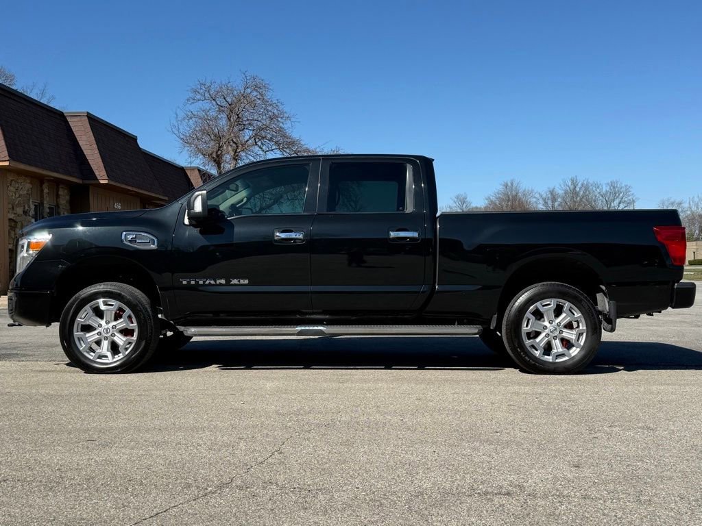 Used 2019 Nissan Titan SV w/ SV Convenience Package image 2