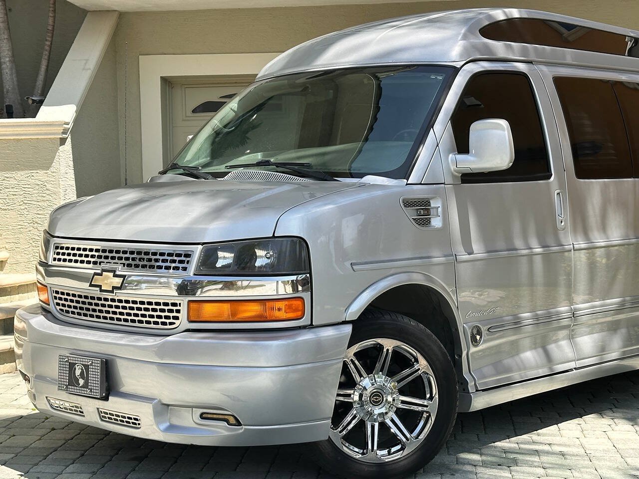 Used 2015 Chevrolet Express 2500 Extended RWD image 2