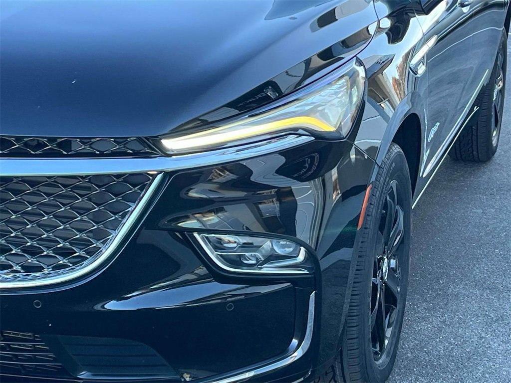 Used 2023 Buick Enclave Avenir w/ Avenir Technology Package image 9