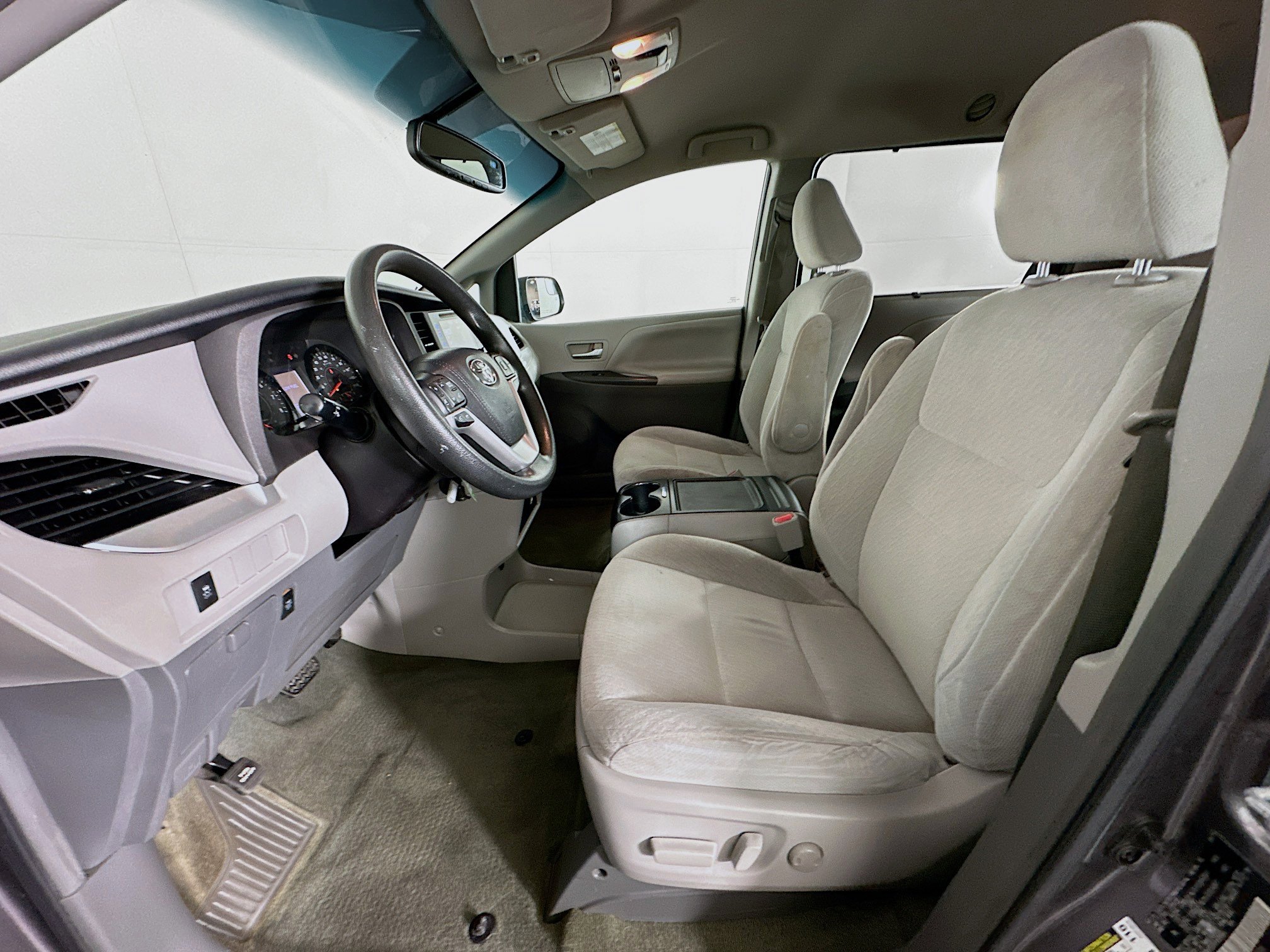 Used 2015 Toyota Sienna LE image 13