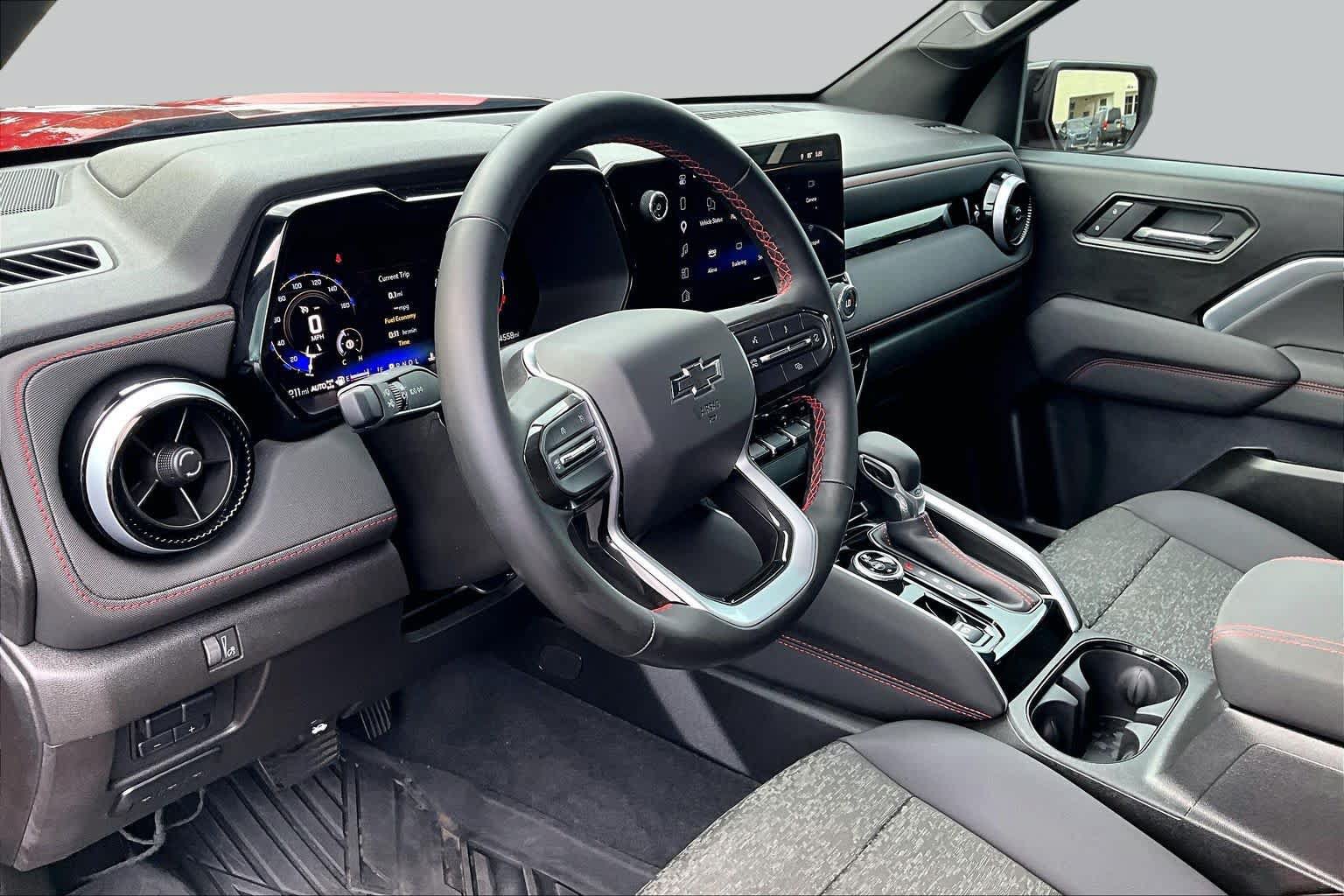Used 2025 Chevrolet Colorado Z71 w/ Midnight Edition AWD/4WD image 18