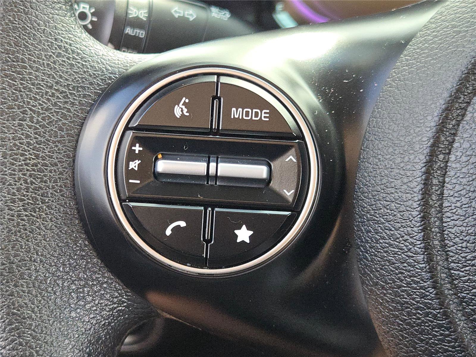 Used 2025 Kia Soul LX w/ LX Technology Package image 32