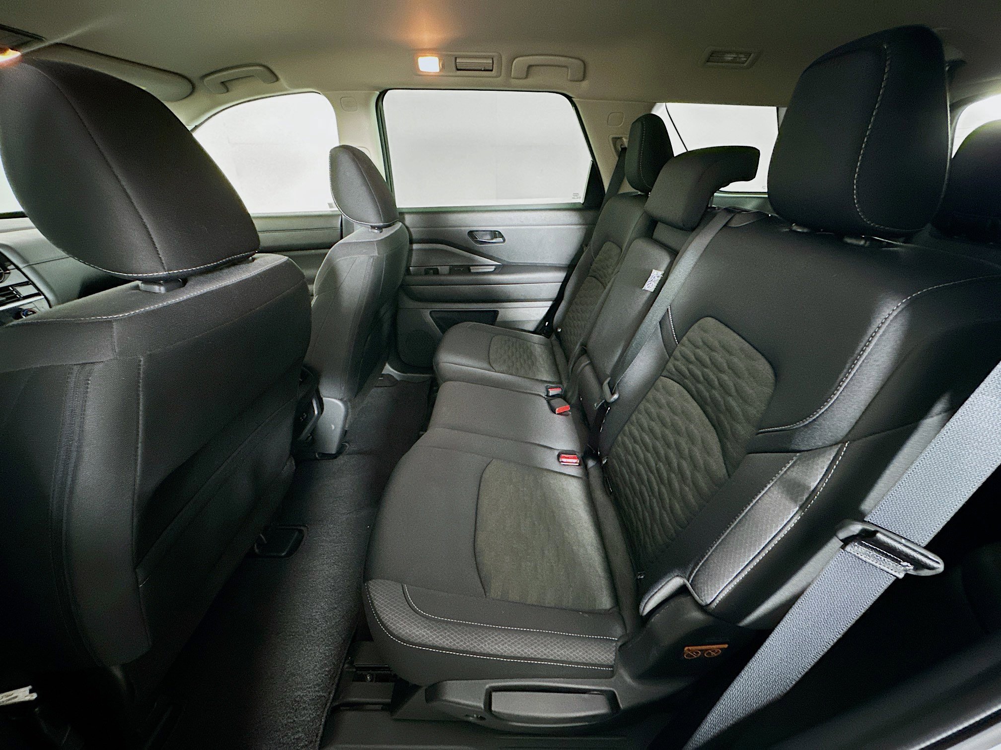 Used 2024 Nissan Pathfinder SV image 27