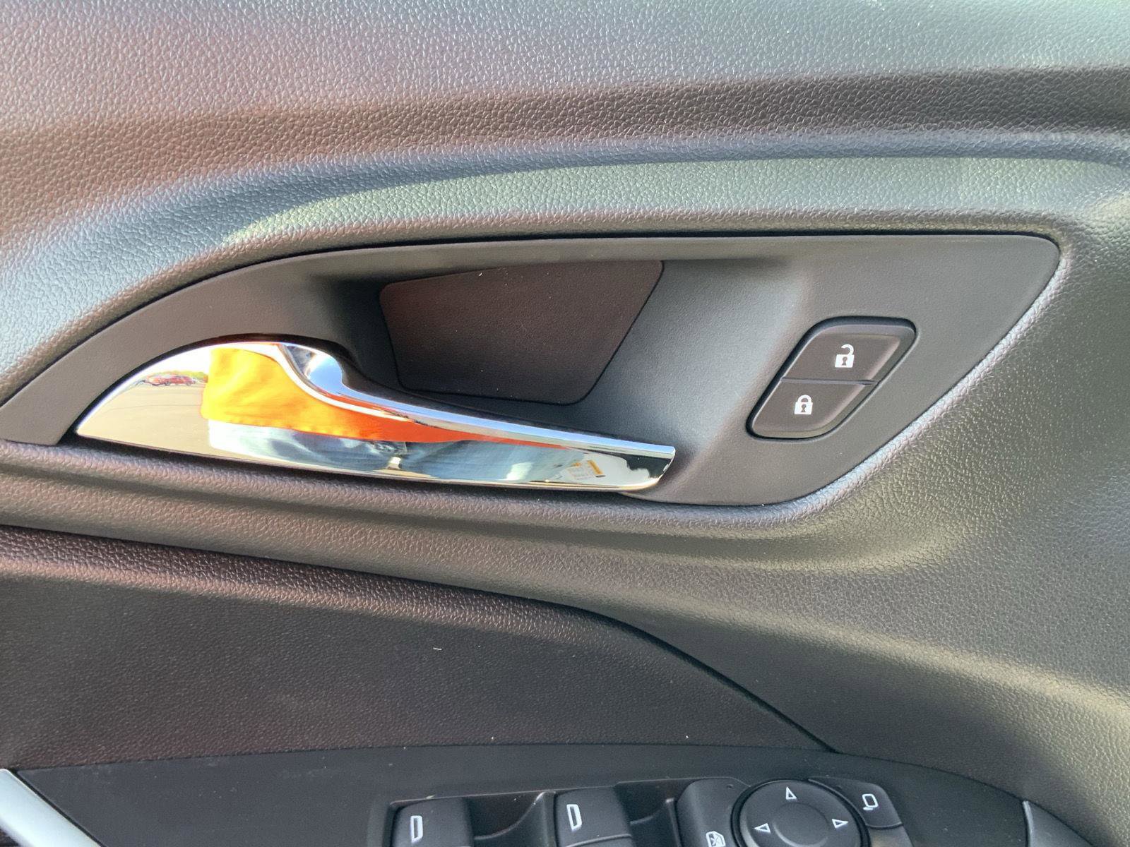New 2026 Chevrolet Trax LS w/ LS Convenience Package FWD image 21