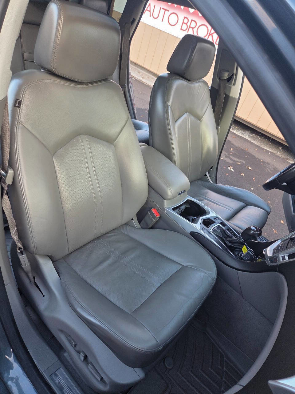 Used 2011 Cadillac SRX Luxury image 14