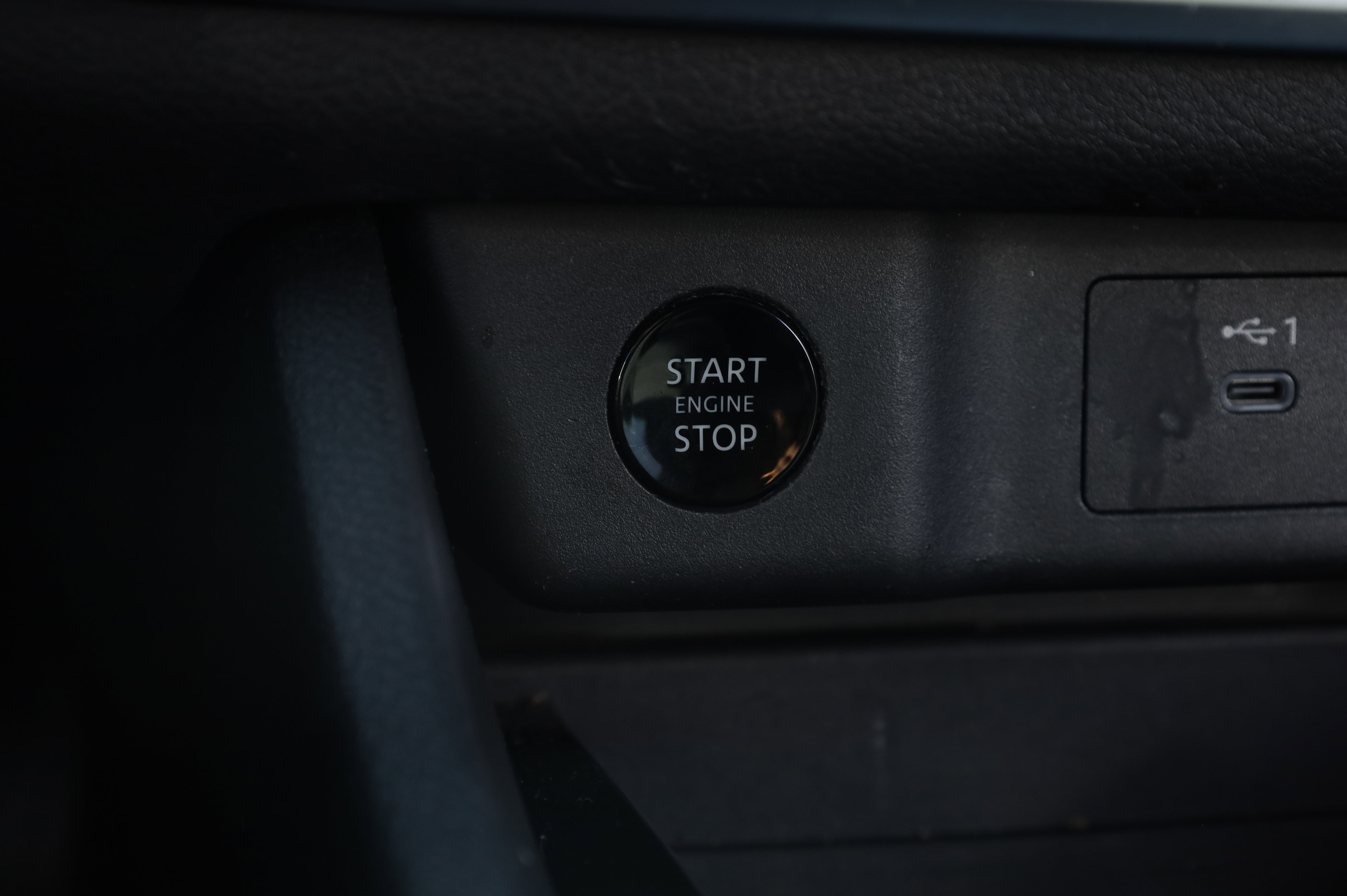 Used 2024 Nissan Rogue SV image 17