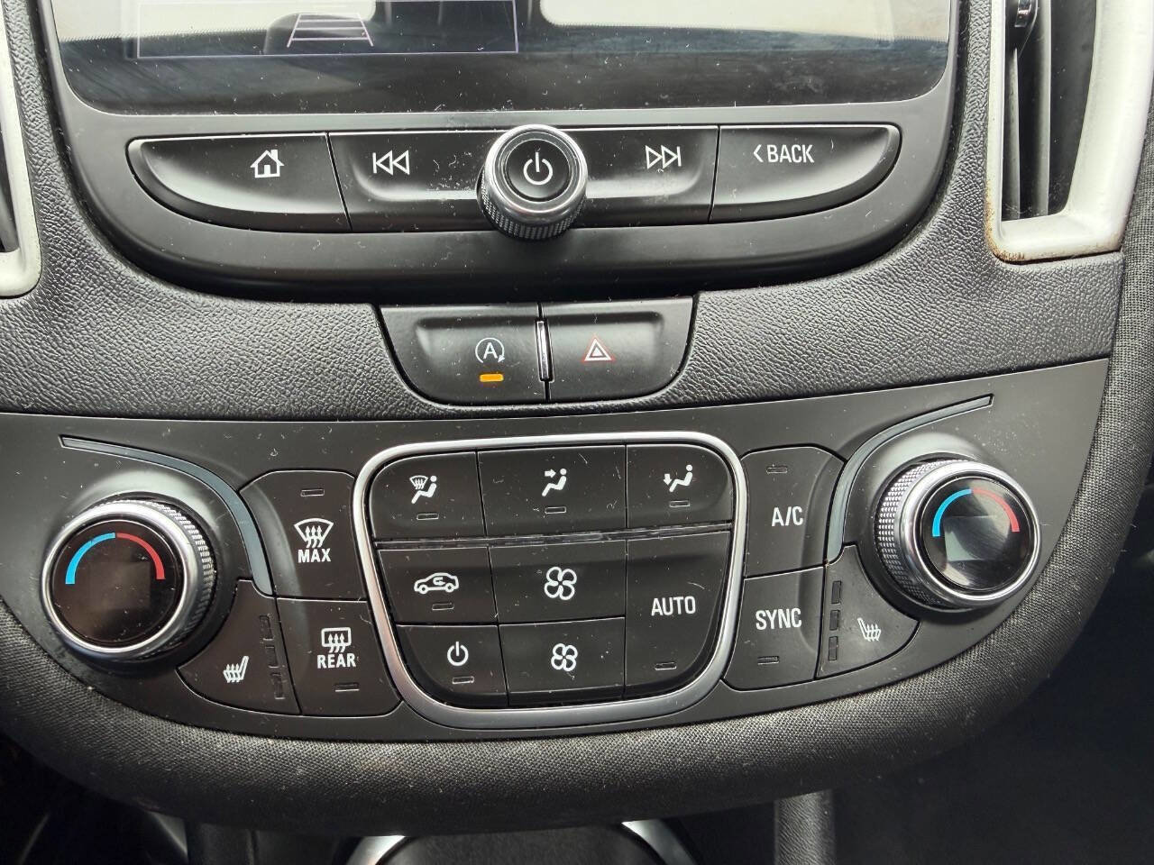 Used 2022 Chevrolet Malibu LT FWD image 14