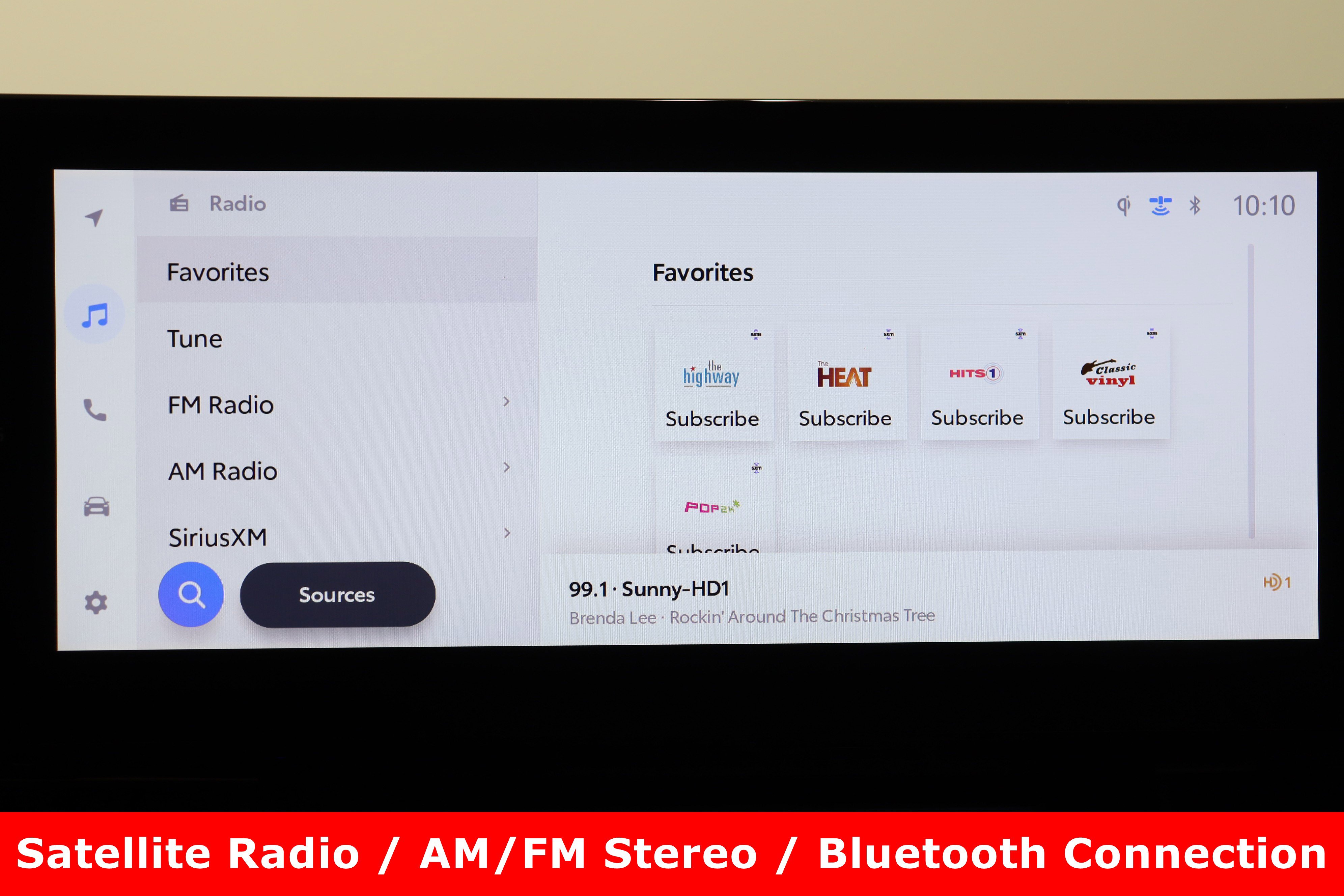 Used 2025 Toyota Sienna XLE Woodland Edition image 19