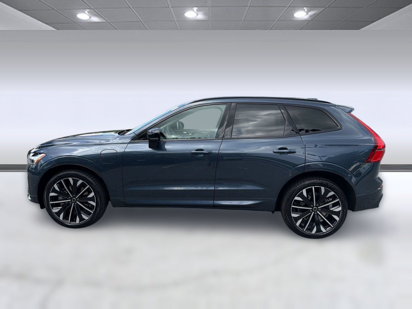 New 2026 Volvo XC60 T8 Ultra w/ Protection Package Premier AWD/4WD image 2