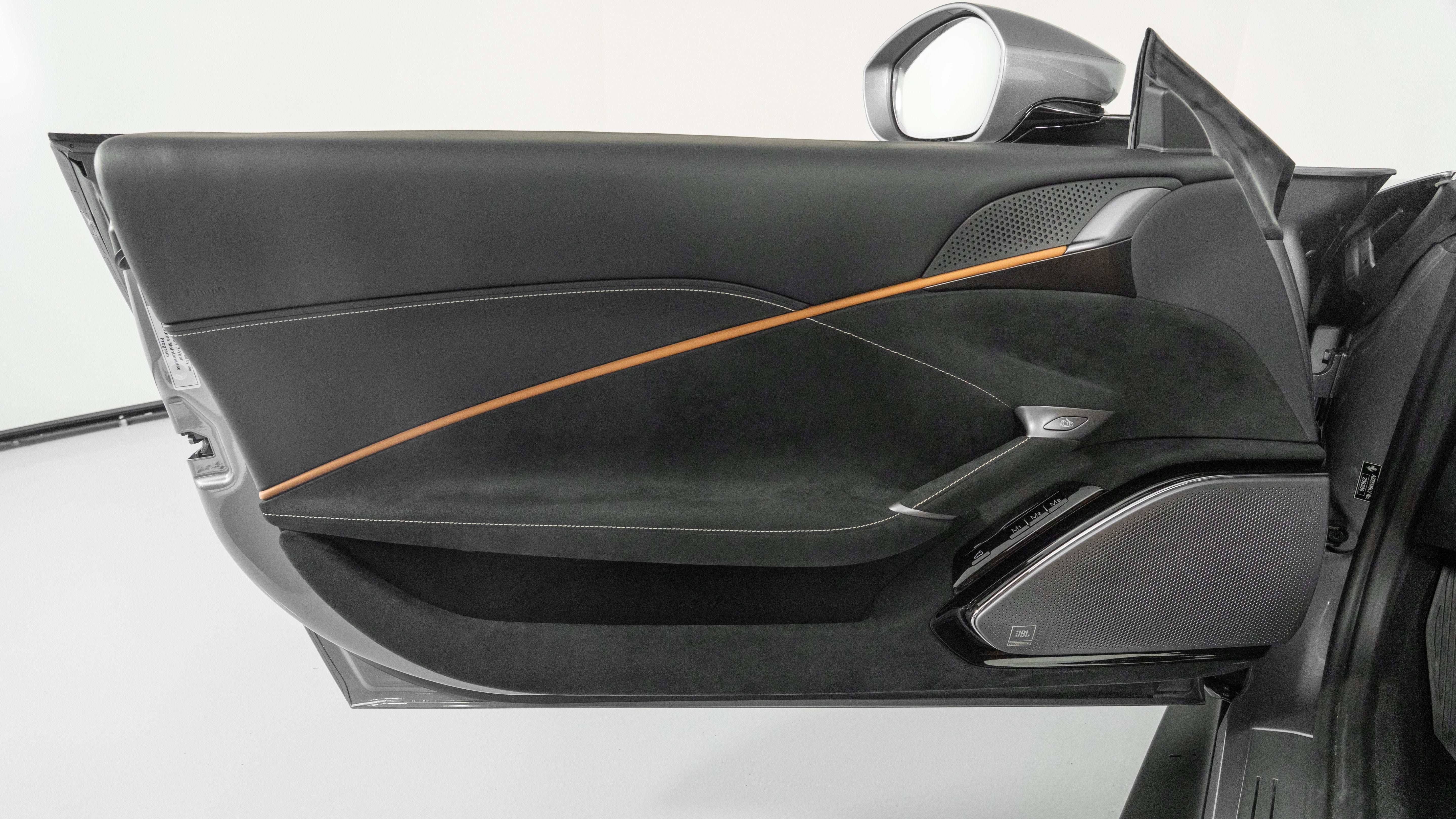 Certified 2025 Ferrari Roma Spider RWD image 18