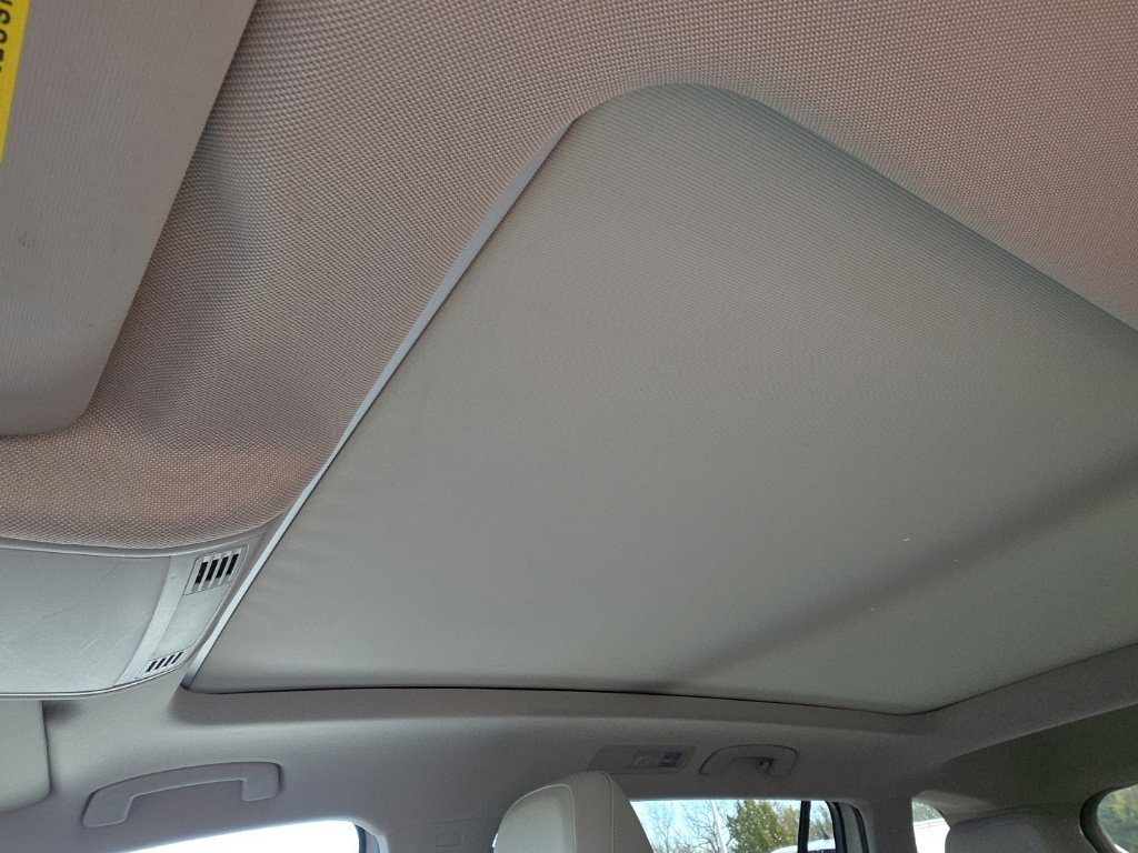 Used 2019 Volkswagen Tiguan SE w/ Panoramic Sunroof Package AWD/4WD image 15