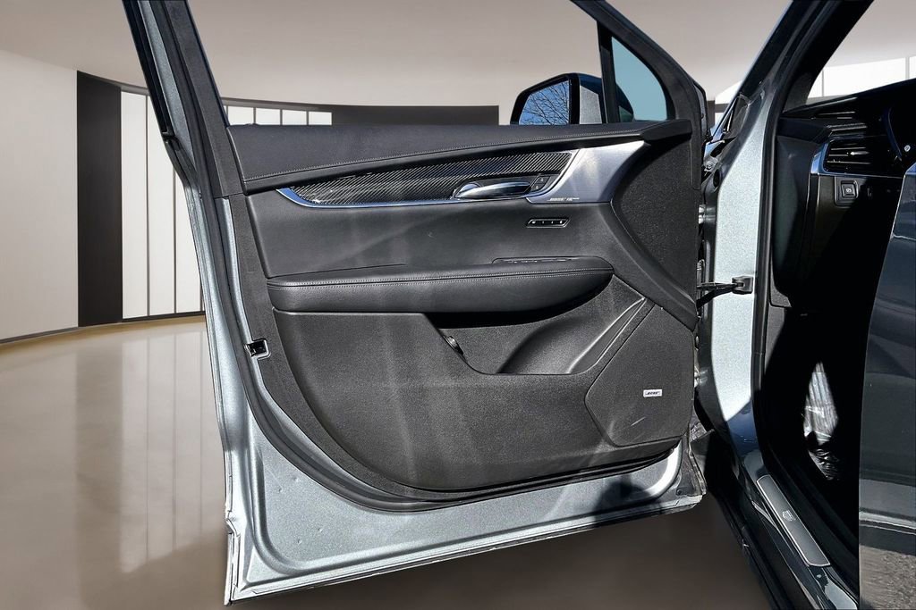 Certified 2023 Cadillac XT6 Sport w/ Technology Package image 18