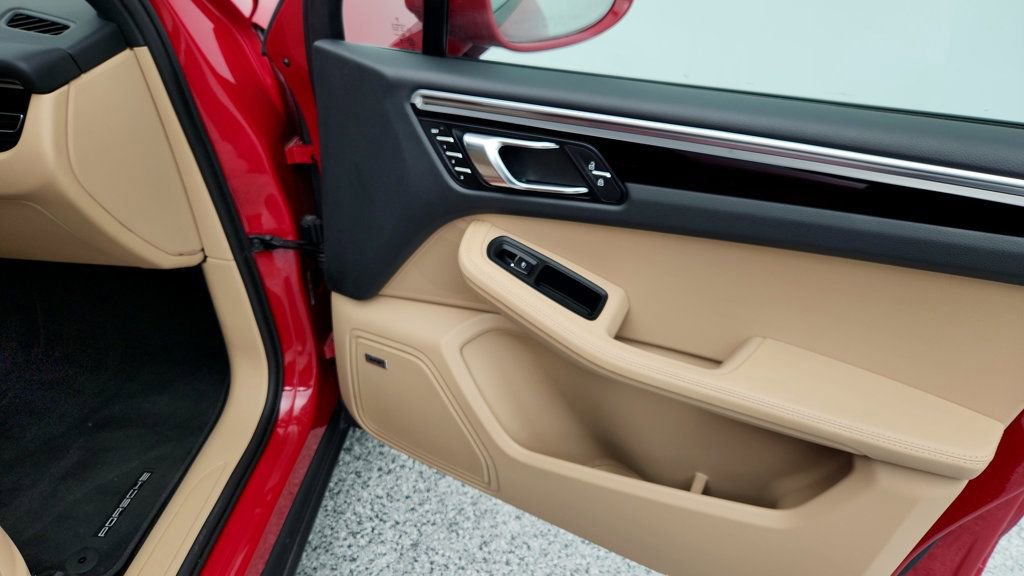 Used 2024 Porsche Macan image 26