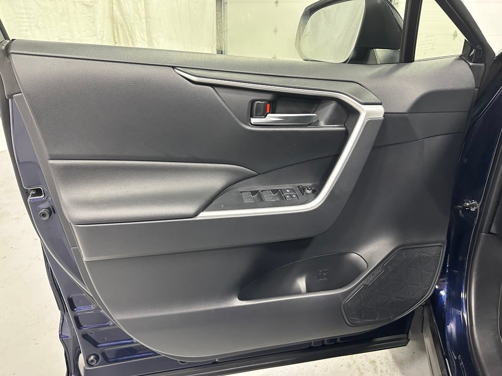 Used 2025 Toyota RAV4 XLE AWD/4WD image 8