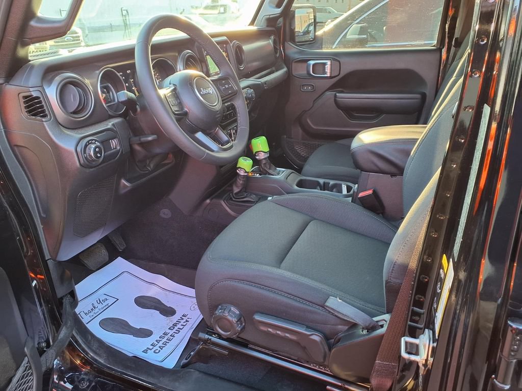 Used 2023 Jeep Gladiator Sport AWD/4WD image 14