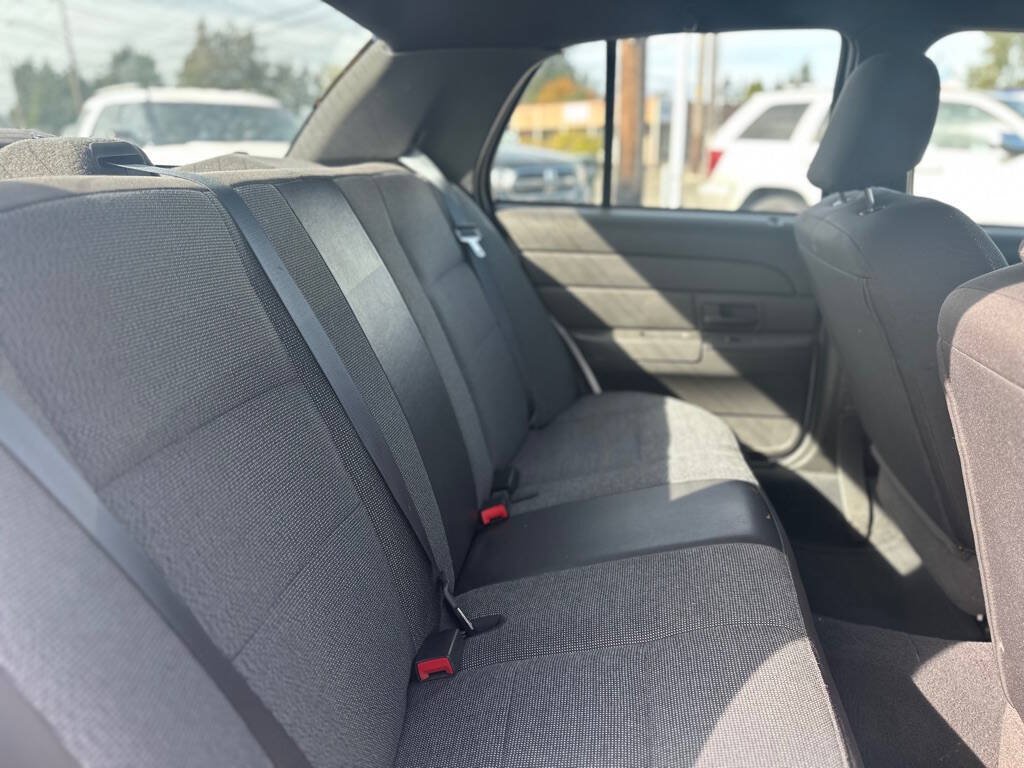 Used 2004 Ford Crown Victoria Police Interceptor RWD image 19