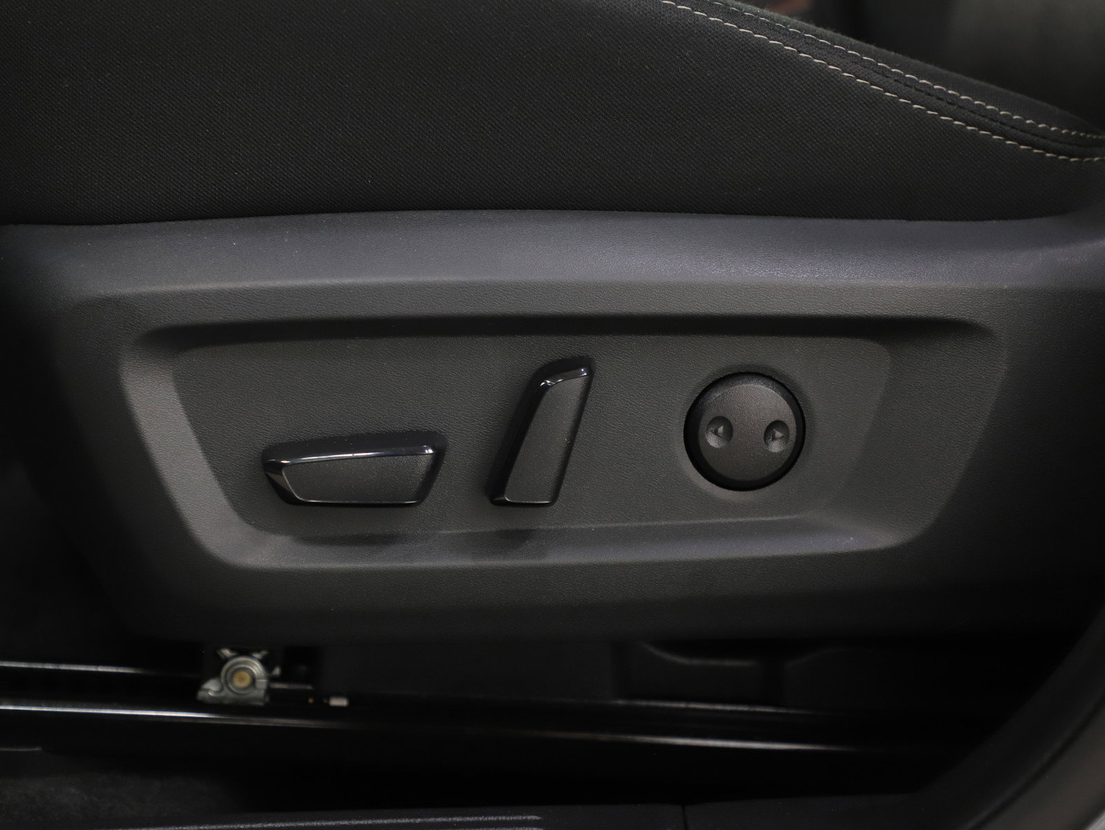 Used 2026 Nissan Rogue SV image 29