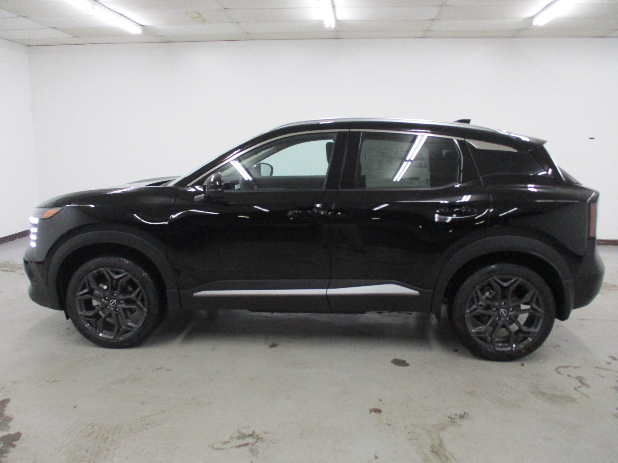 New 2026 Nissan Kicks SR w/ SR Premium Package AWD/4WD image 9
