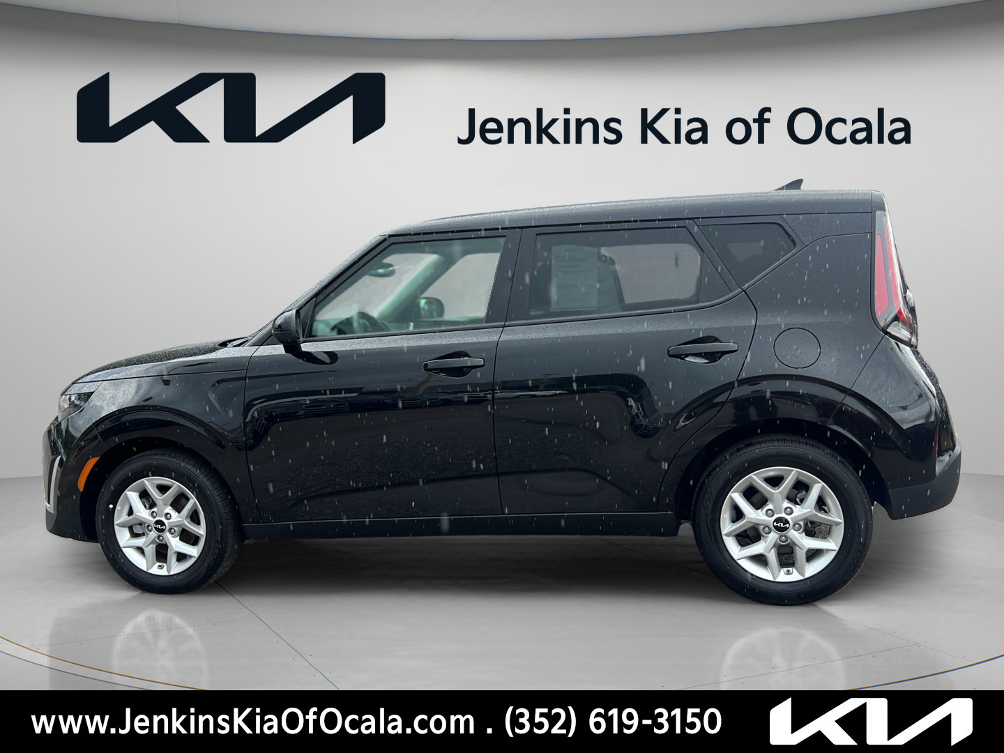 Certified 2025 Kia Soul LX w/ LX Technology Package FWD image 6