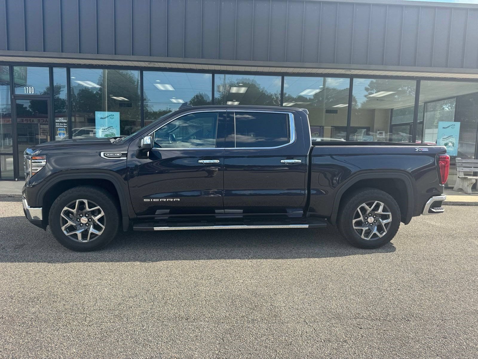 Certified 2023 GMC Sierra 1500 SLT w/ SLT Premium Package AWD/4WD image 2