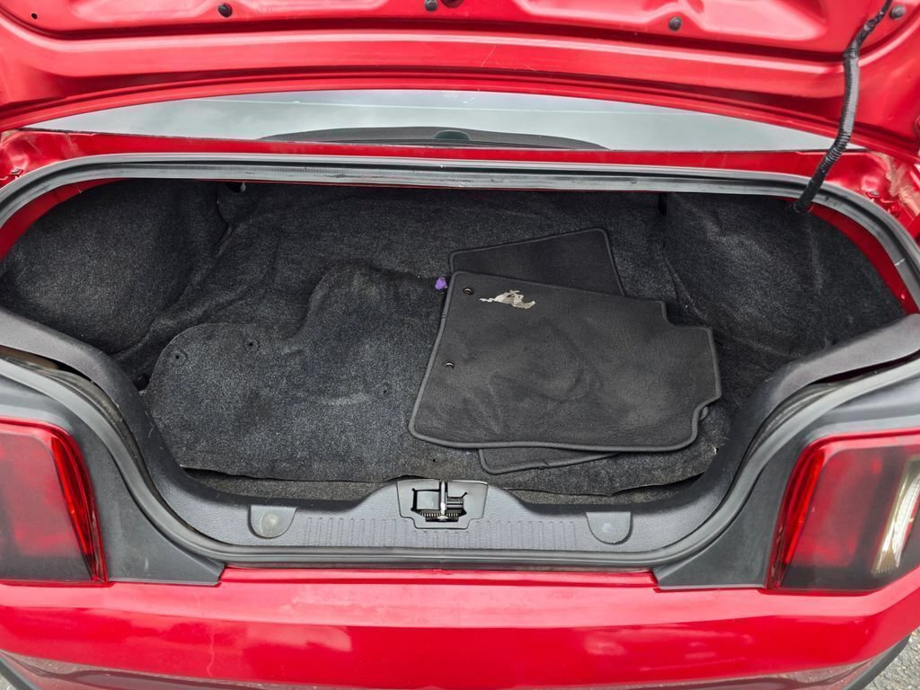Used 2010 Ford Mustang Coupe RWD image 12