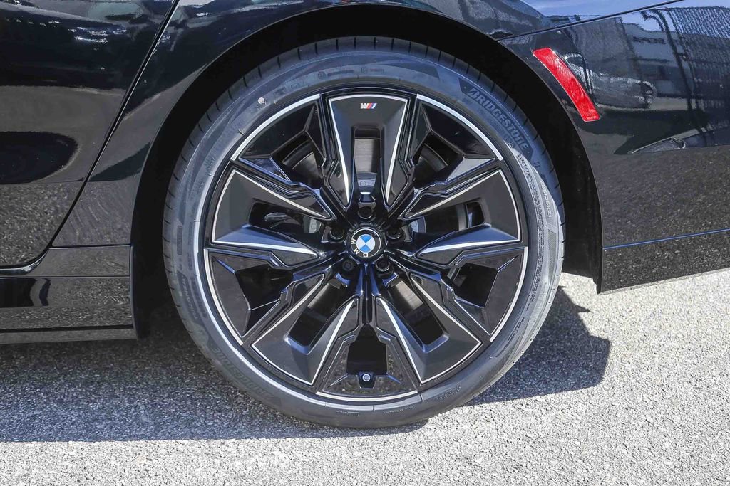 New 2026 BMW 750e xDrive w/ Premium Package AWD/4WD image 8