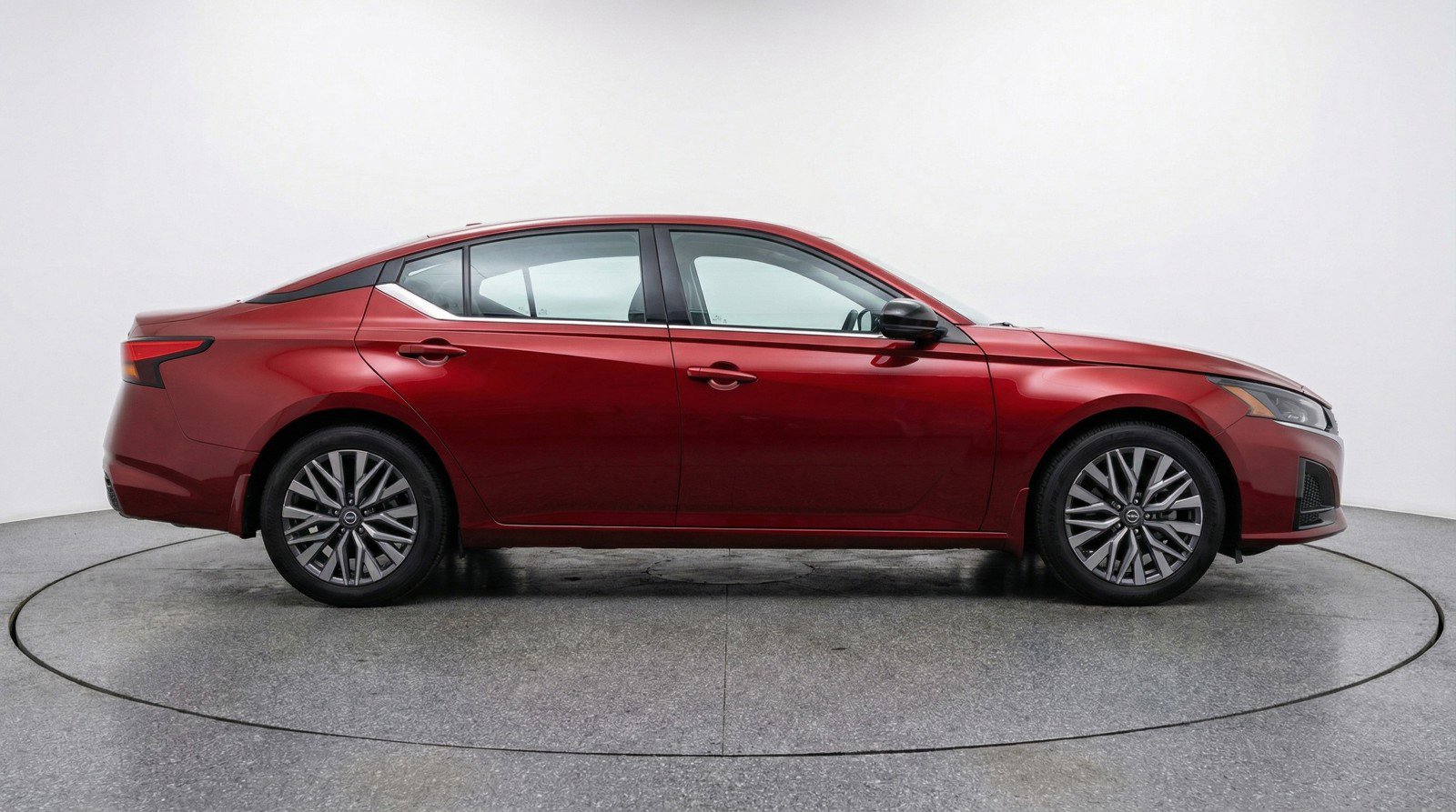 Used 2025 Nissan Altima 2.5 SV image 11