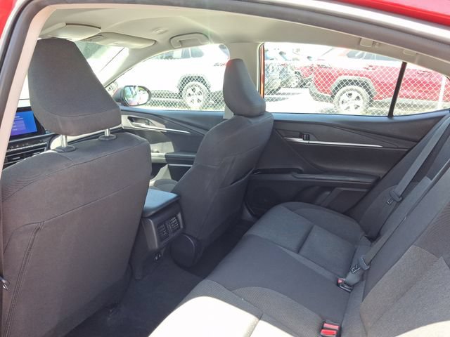 Used 2025 Toyota Camry LE FWD image 5
