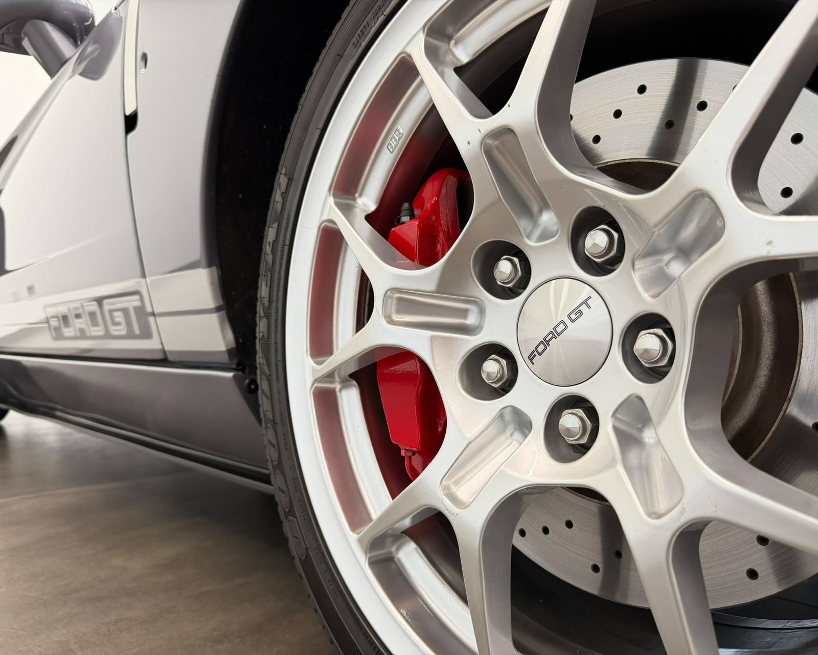 Used 2006 Ford GT RWD image 51