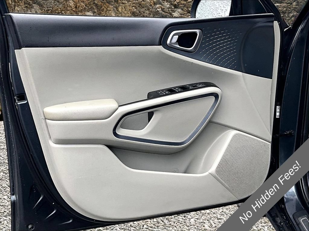 Used 2022 Kia Soul S FWD image 19