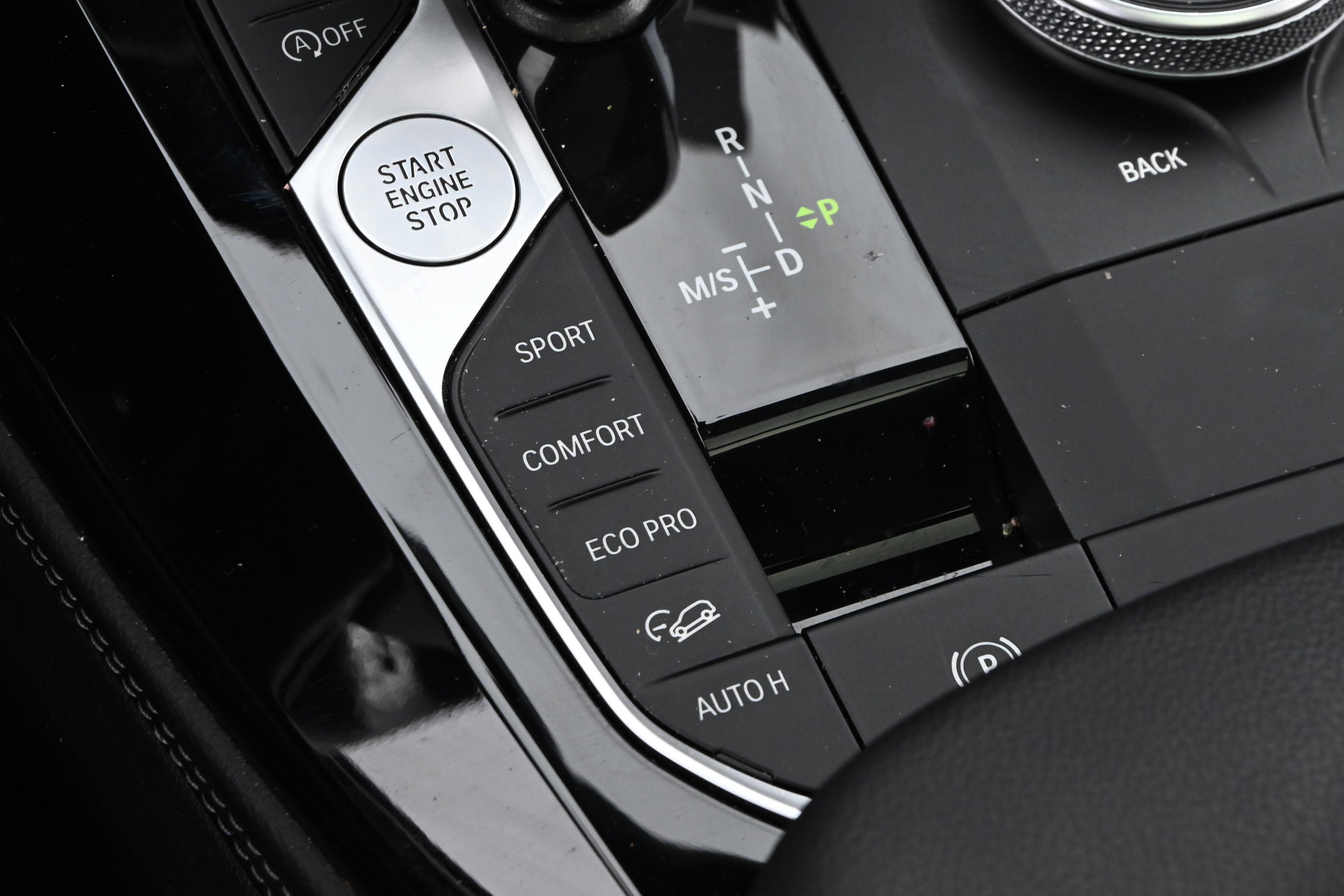 Certified 2025 BMW X4 xDrive30i image 16