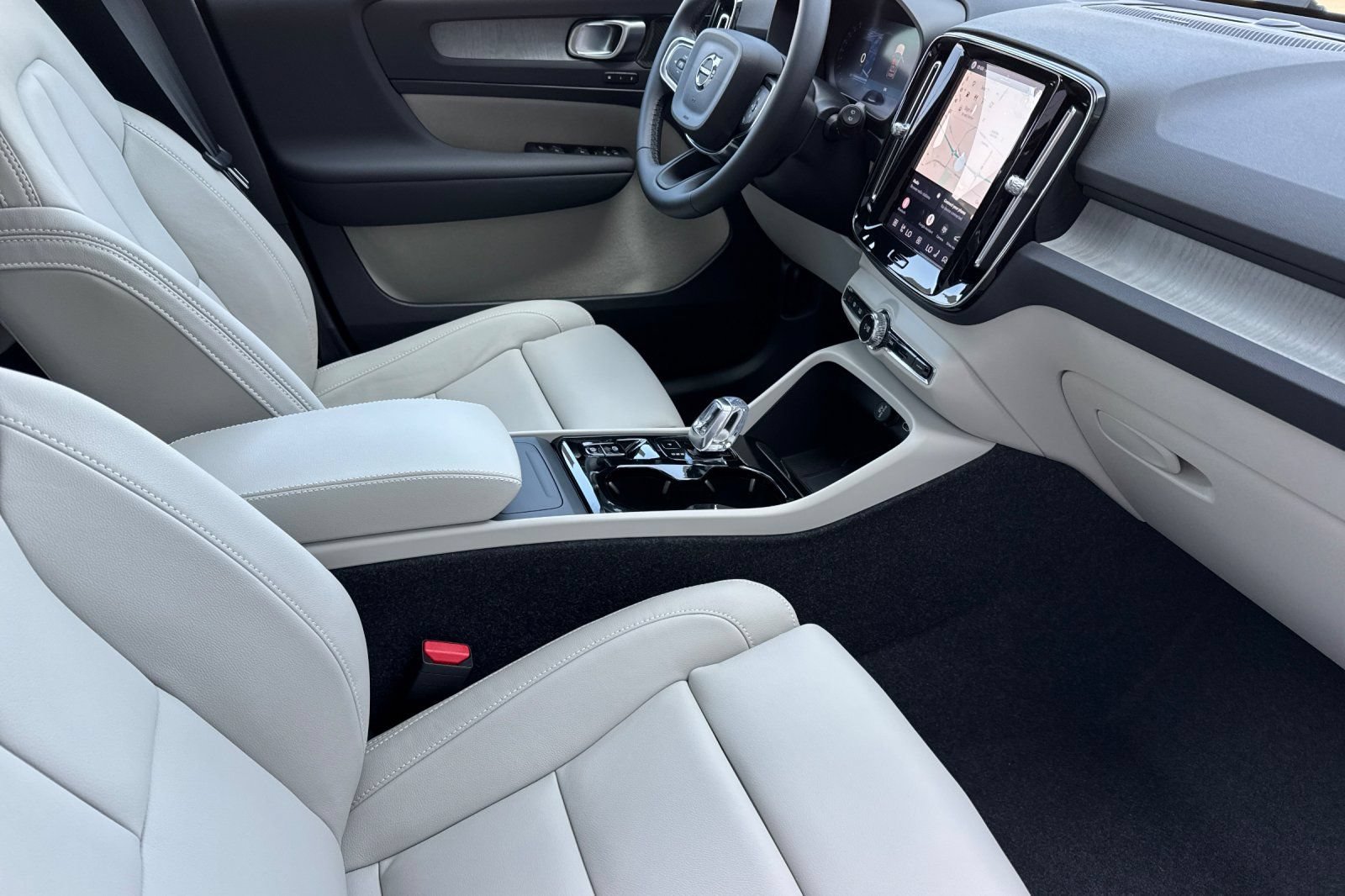 New 2026 Volvo XC40 B5 Ultra w/ Climate Package AWD/4WD image 17