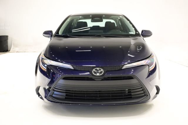 Used 2023 Toyota Corolla LE image 2