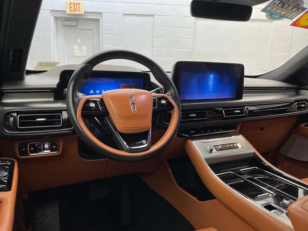 Used 2025 Lincoln Aviator Black Label AWD/4WD image 10
