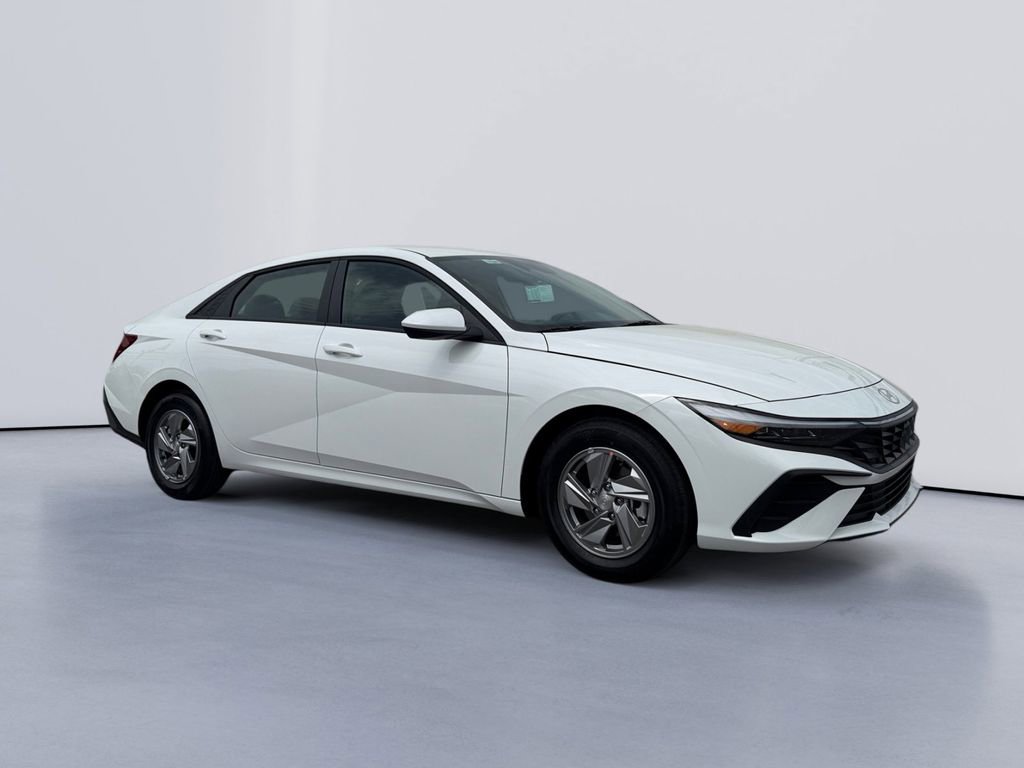 New 2026 Hyundai Elantra SE FWD image 1