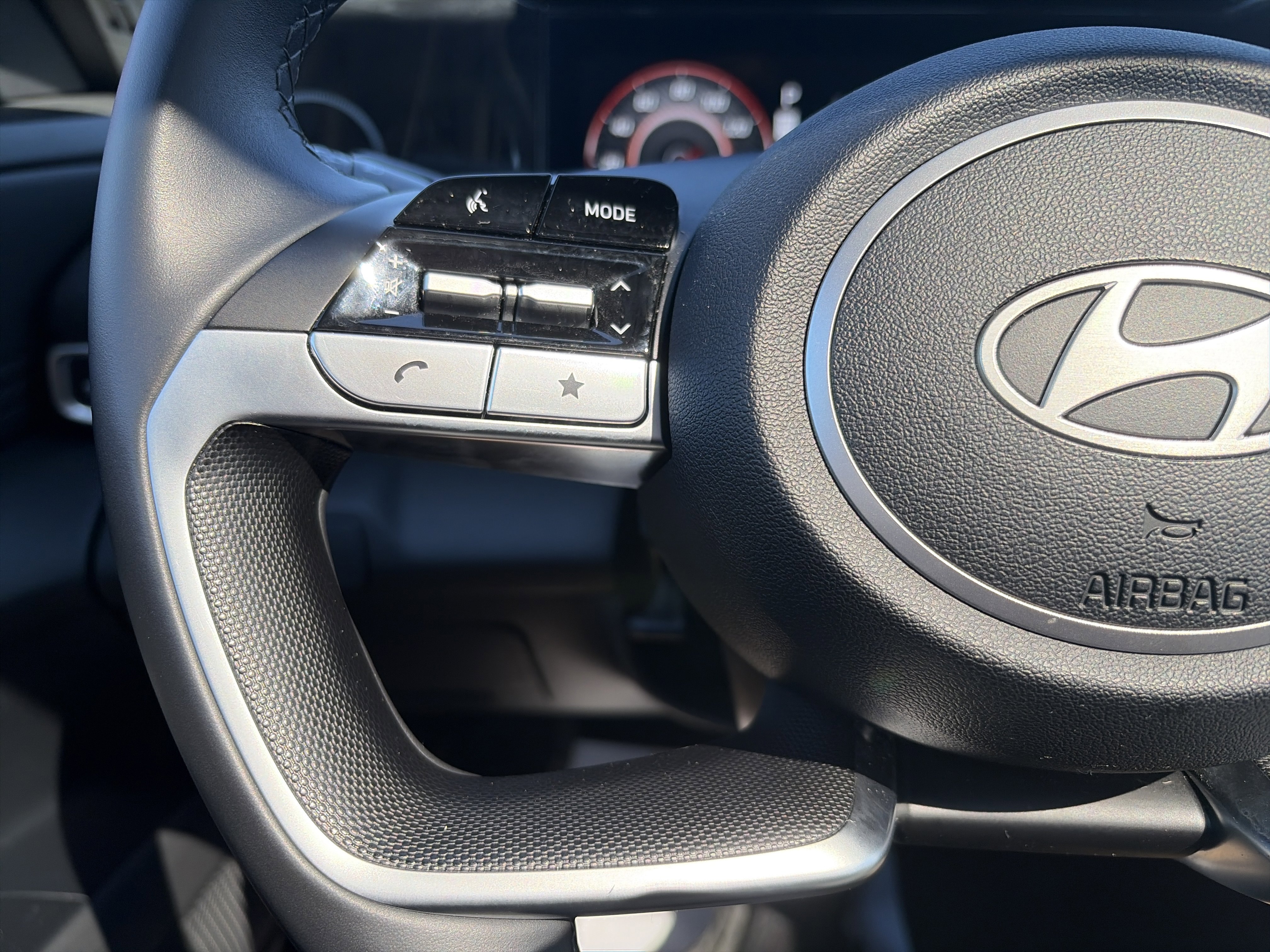 Used 2025 Hyundai Elantra SEL image 18