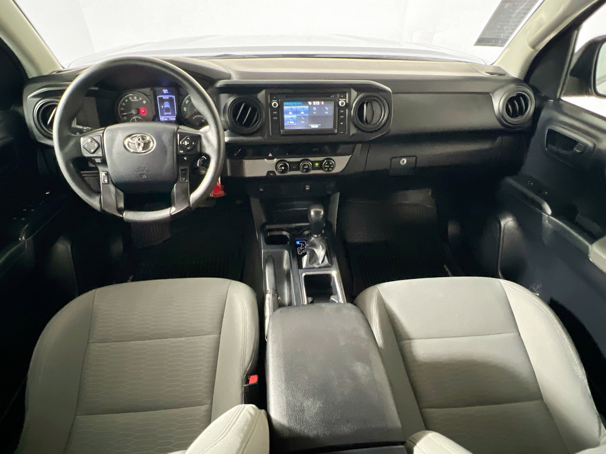 Used 2018 Toyota Tacoma SR w/ SR Convenience Package image 28