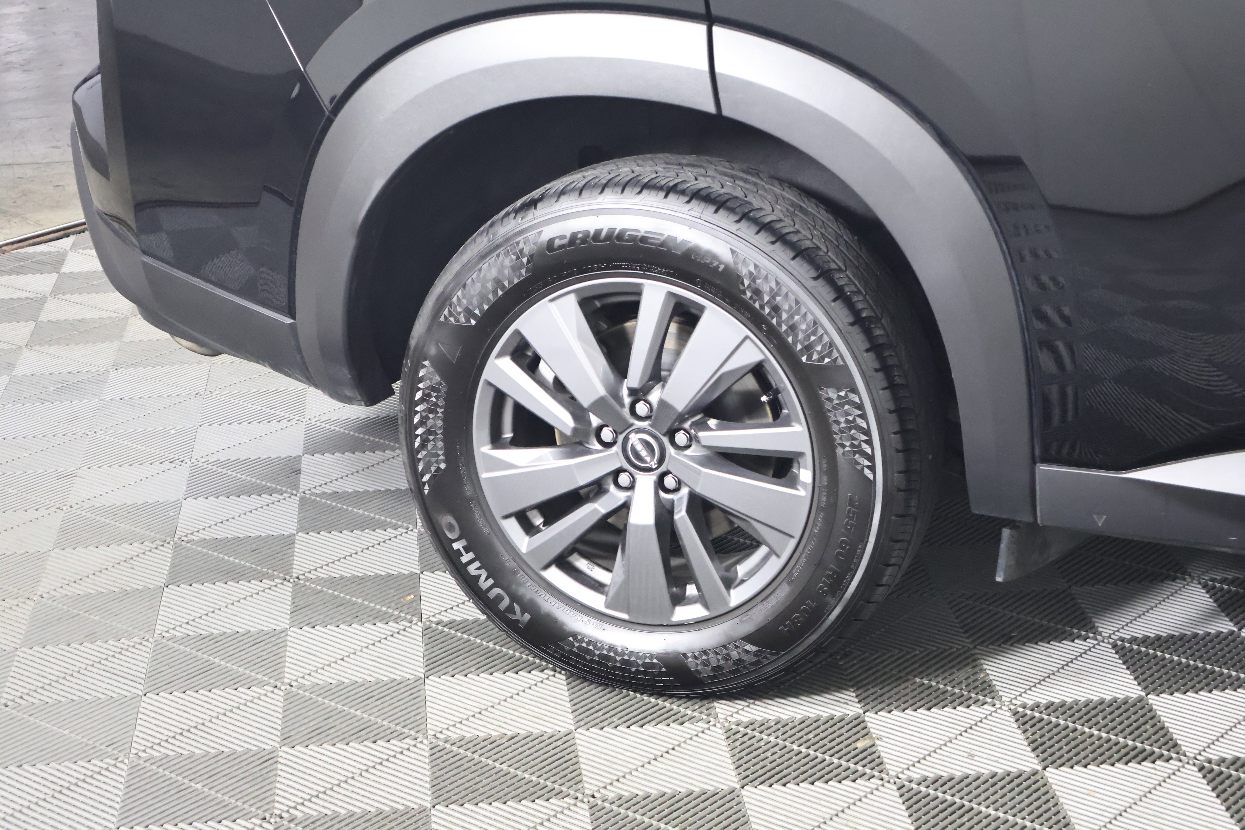 Used 2025 Nissan Pathfinder SV image 56